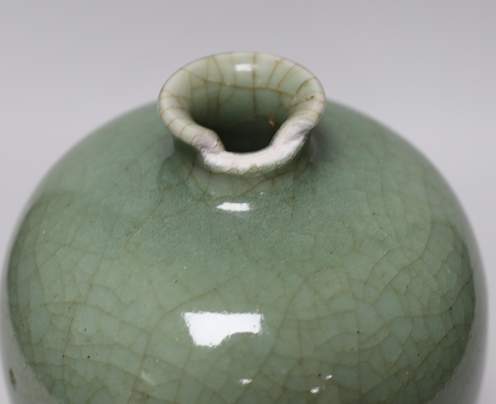 A Chinese celadon crackle glazed vase, 24cm